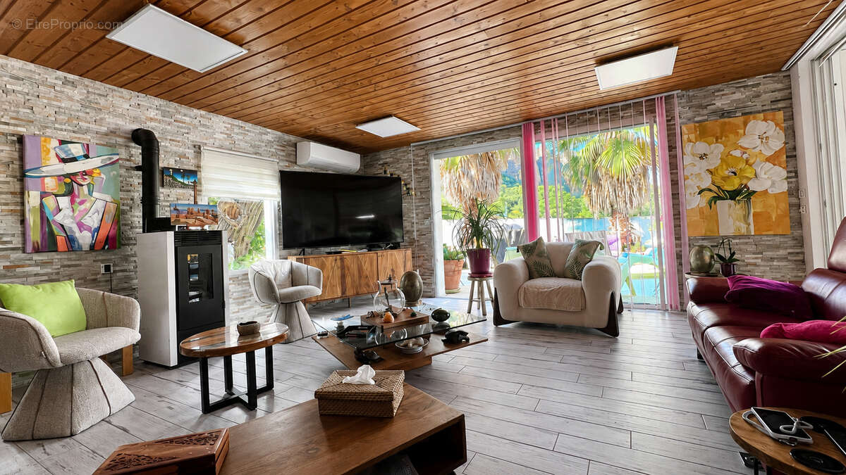 Maison de caractère de 200 m2 avec piscine couverte et vue sur les Pénitents - photo 6