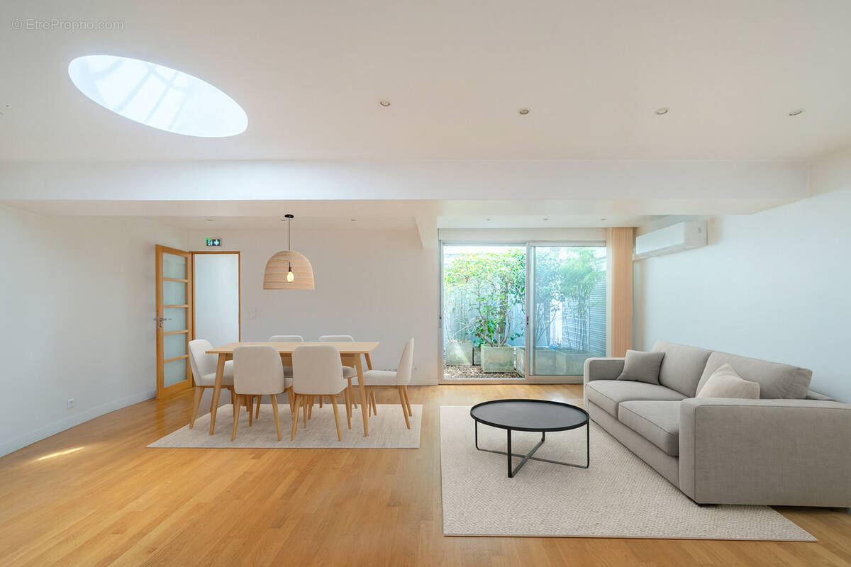 Appartement à PARIS-15E