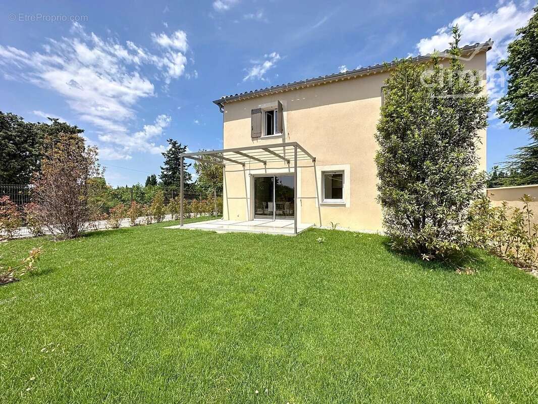 Maison à L&#039;ISLE-SUR-LA-SORGUE