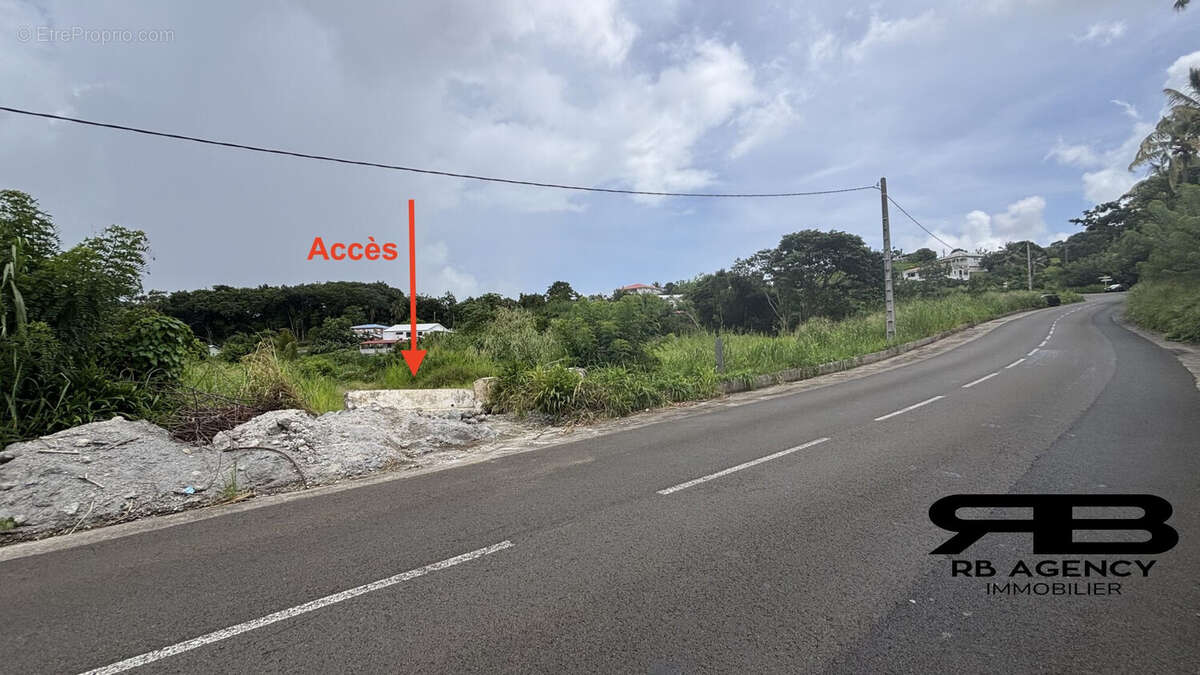 Terrain à RIVIERE-SALEE