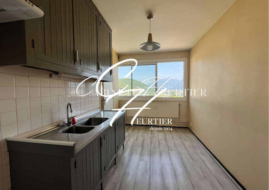 Appartement à SEYSSINET-PARISET