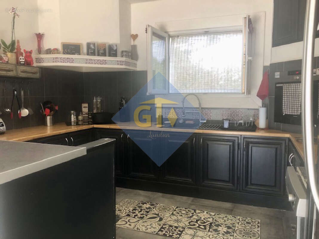 Maison à LAUDUN-L'ARDOISE