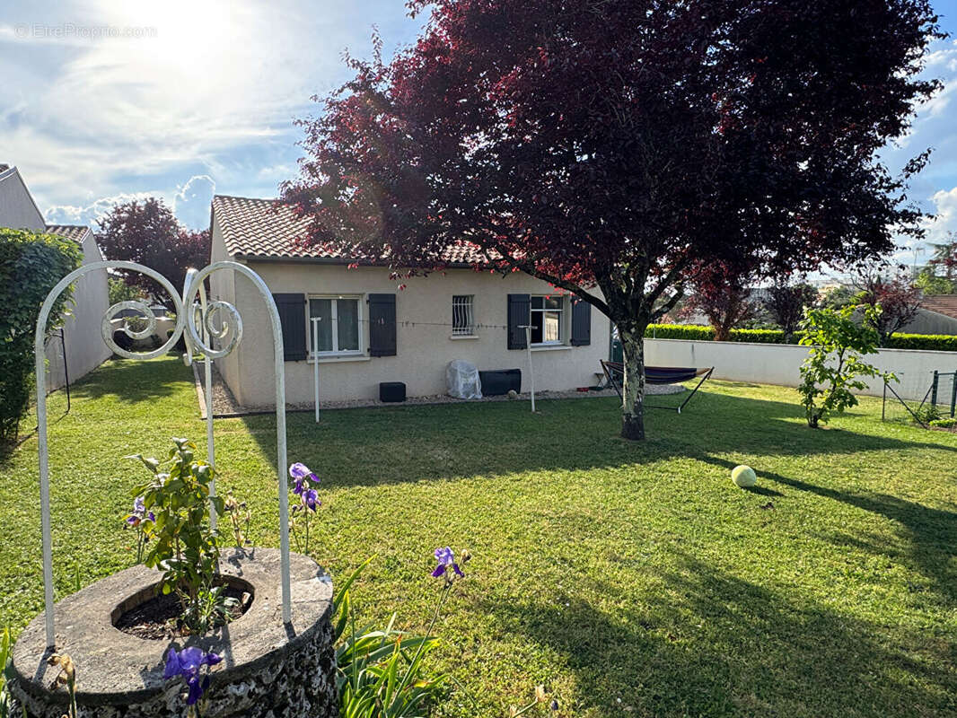Maison à PUYMOYEN