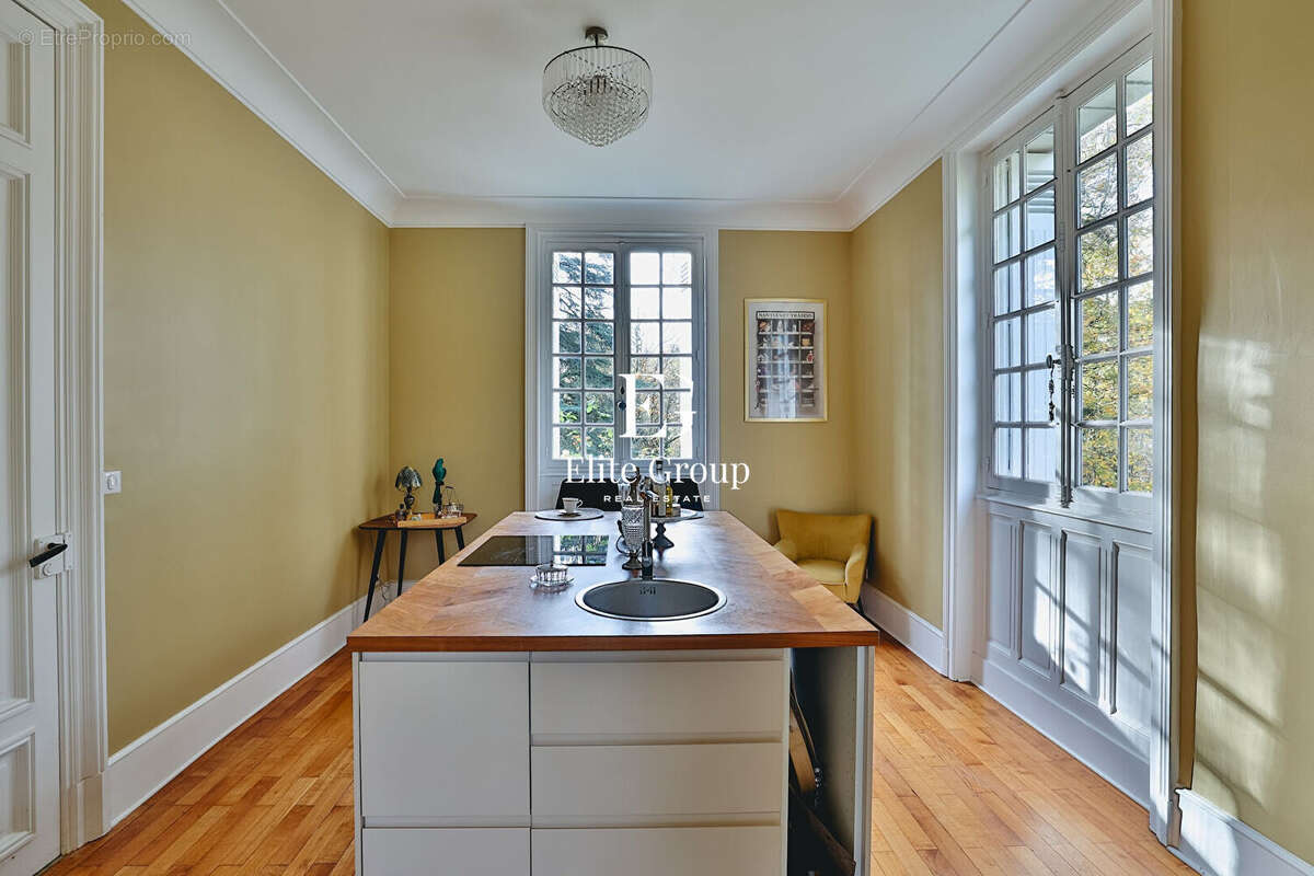 Maison à ORADOUR-SUR-VAYRES