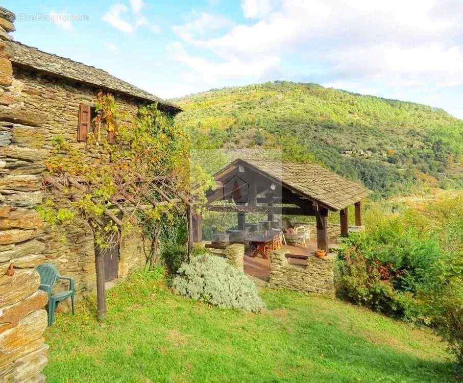 Maison à SAINT-GERMAIN-DE-CALBERTE