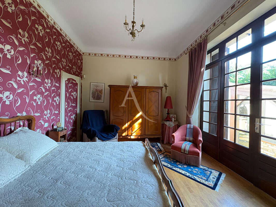 Maison à SAINTE-RADEGONDE-DES-NOYERS