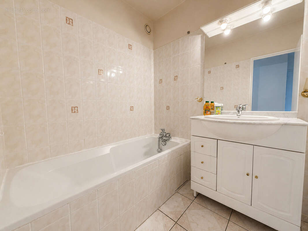 Appartement à COURBEVOIE