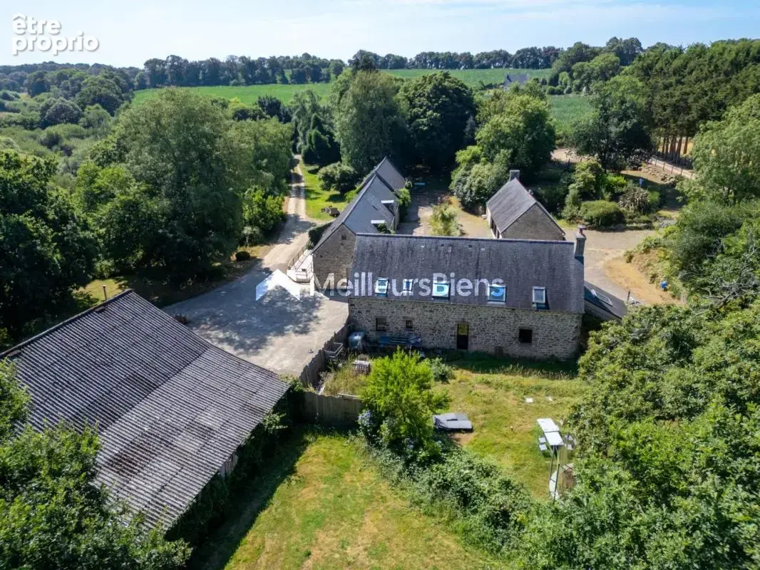 Maison 11 pièces à Plogastel-Saint-Germain, 605 m², terrain de 29 557 m² - photo 2
