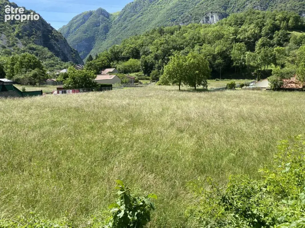 Terrain à USSAT