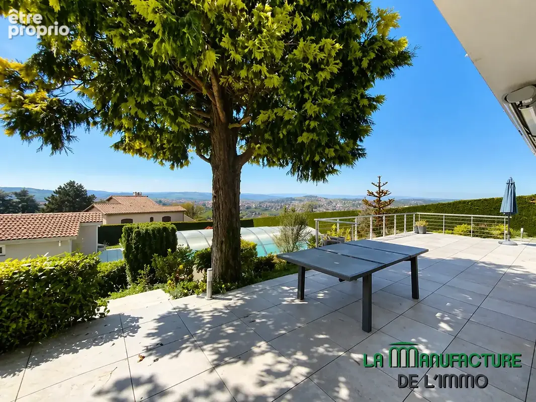Villa de 280m2 avec piscine et dependance / vue exeptionnelle / saint-genest lerpt - photo 4
