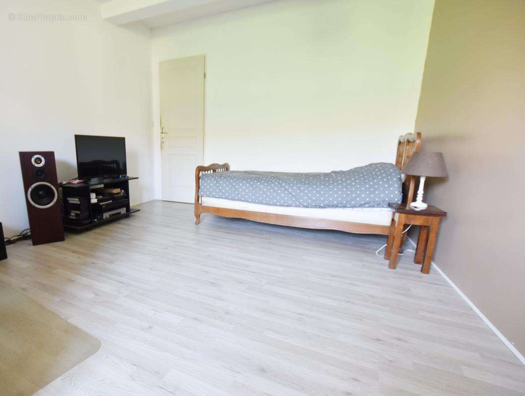Chiroubles – Grande maison familiale rénovée avec dépendances, jardin et espace indépendant - photo 10