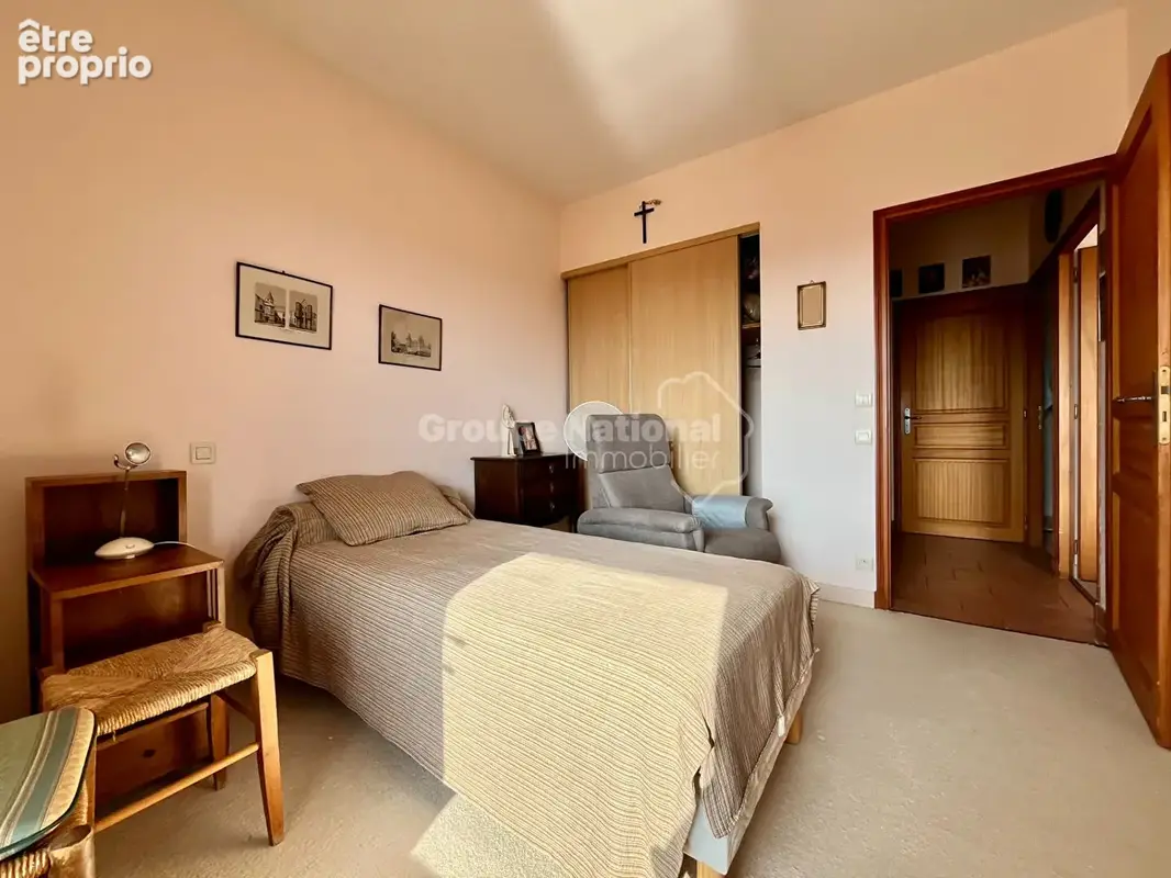 Maison avec vue, Villeneuve-Les-Avignon 7 pièce(s) 268.99 m2  sur terrain de1369 m2 avec piscine et double garage - photo 13