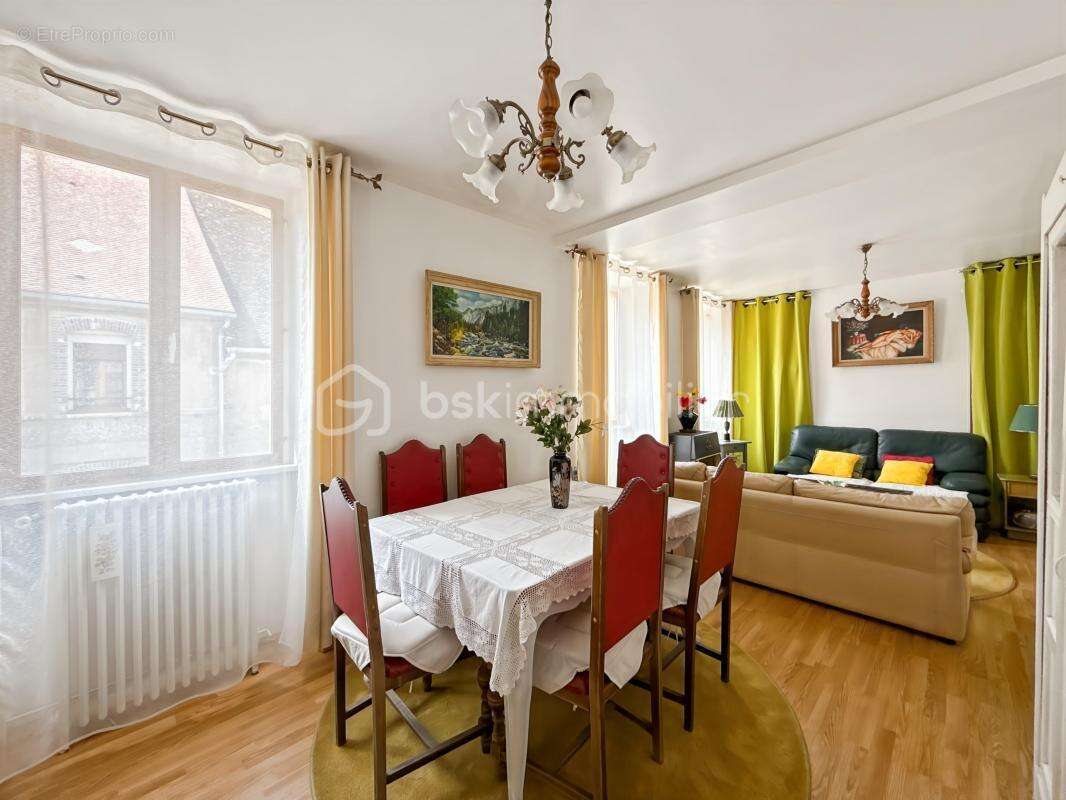 Maison à VILLENEUVE-L&#039;ARCHEVEQUE