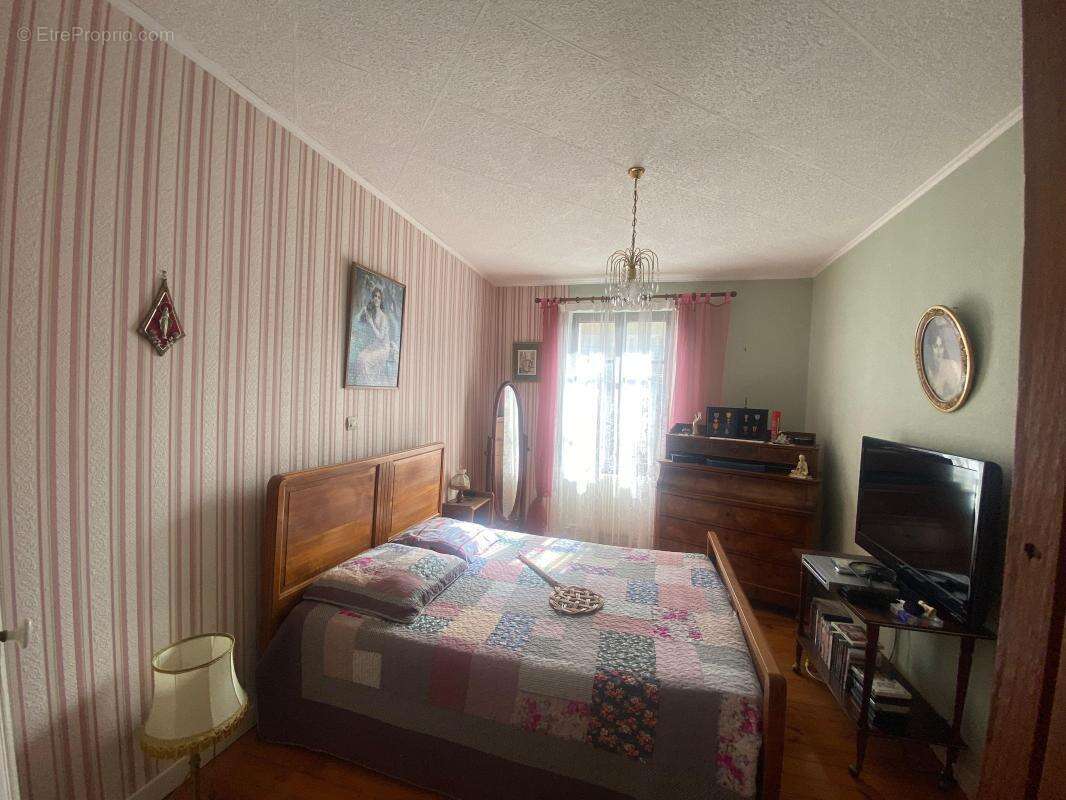 Maison avec cour et dépendance - photo 6