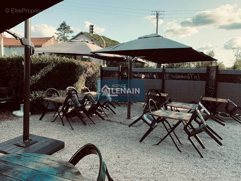 Commerce à SAINT-LAURENT-SUR-SEVRE