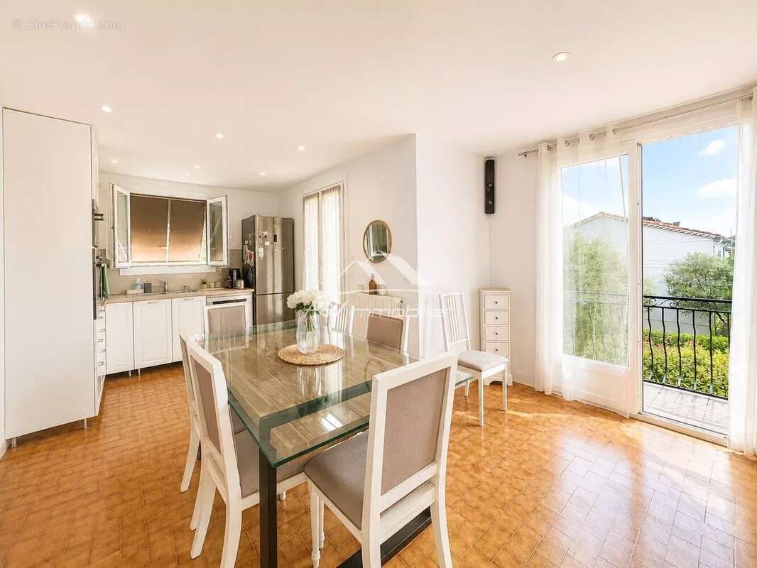 Alès - Maison 175 m² – 5 chambres – 2 logements (T4 + T5) - photo 3