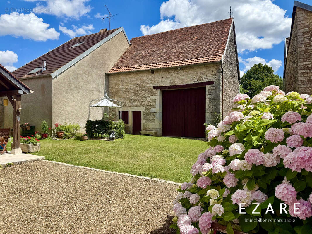 Maison à MIREBEAU-SUR-BEZE