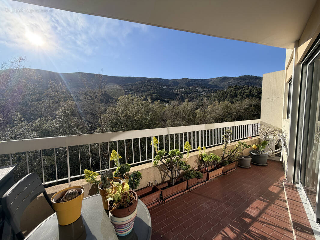 Appartement à CARROS