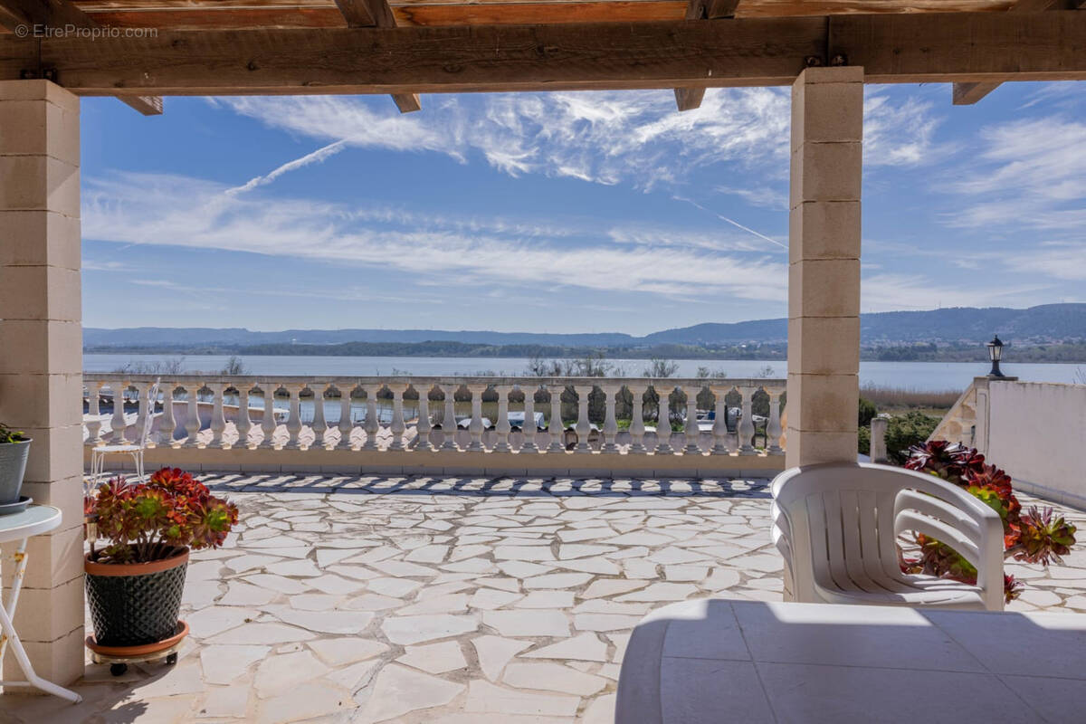 Appartement à CHATEAUNEUF-LES-MARTIGUES