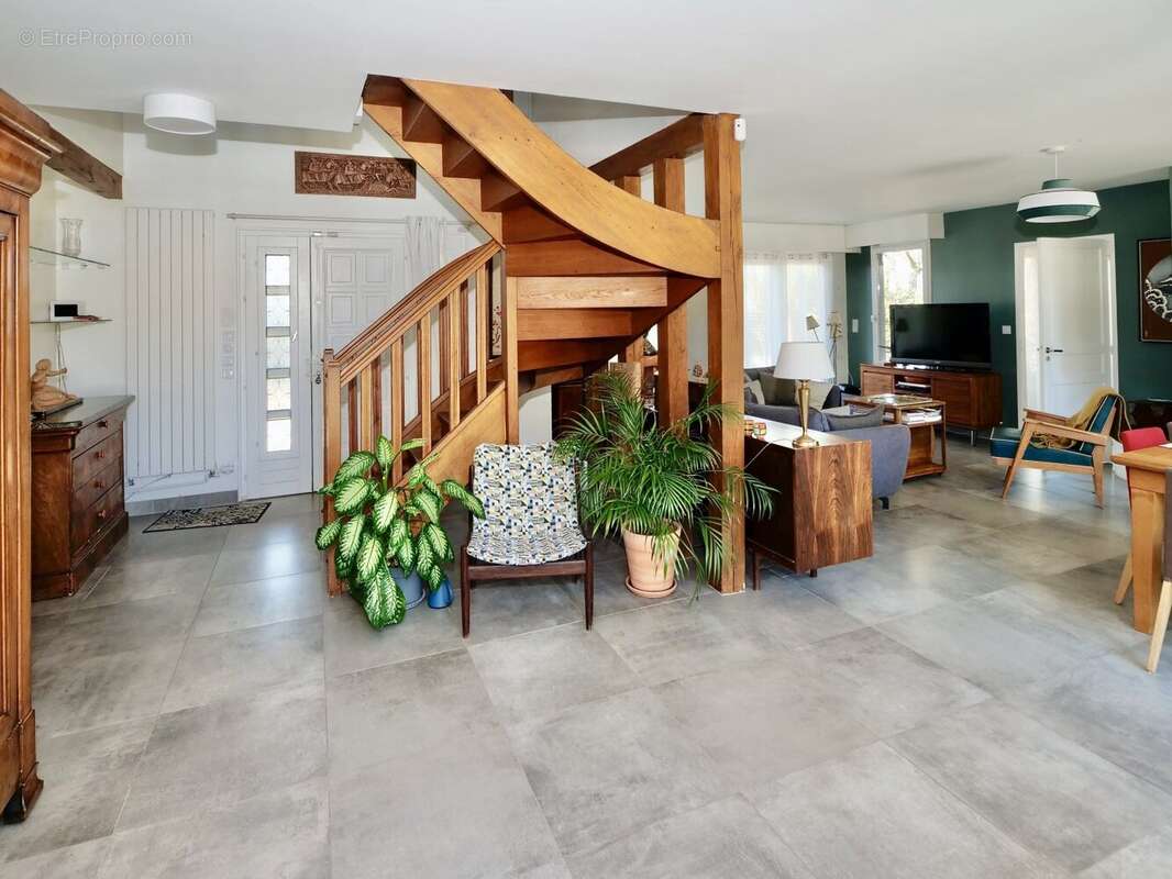 Maison à VAUX-LE-PENIL