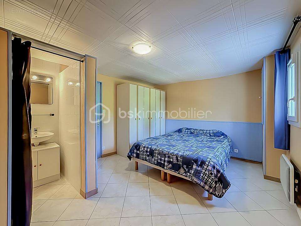 *** magnifique villa t7 de 222 m² avec piscine - castries *** - photo 12