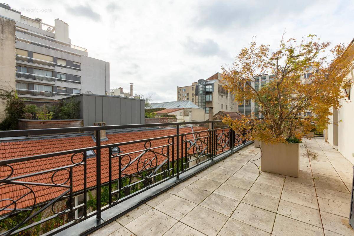 Appartement à PARIS-16E