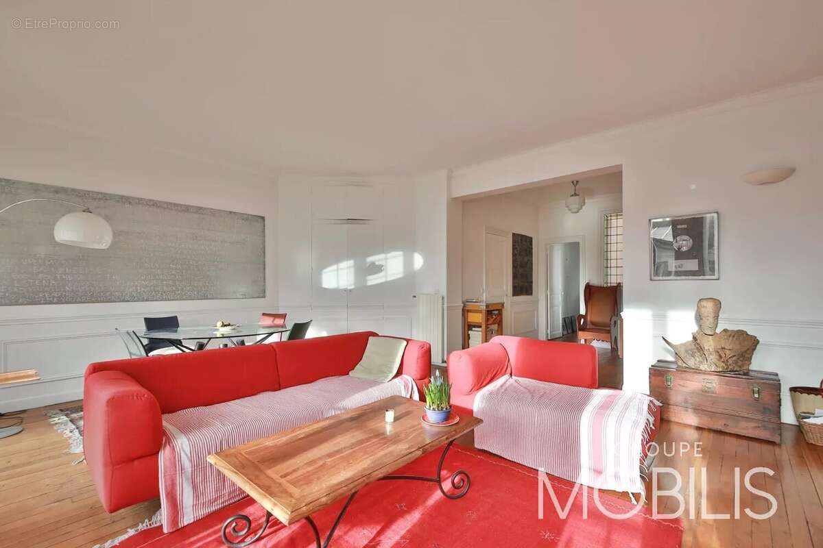 Appartement à PARIS-16E
