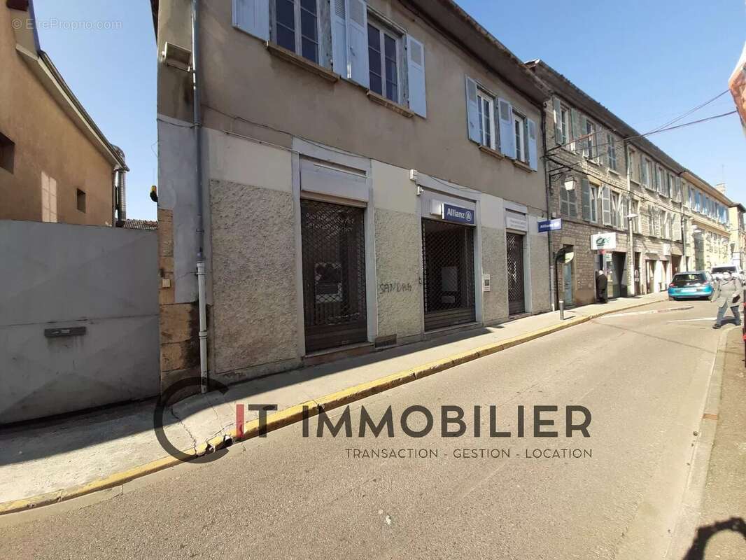 Commerce à LA TOUR-DU-PIN