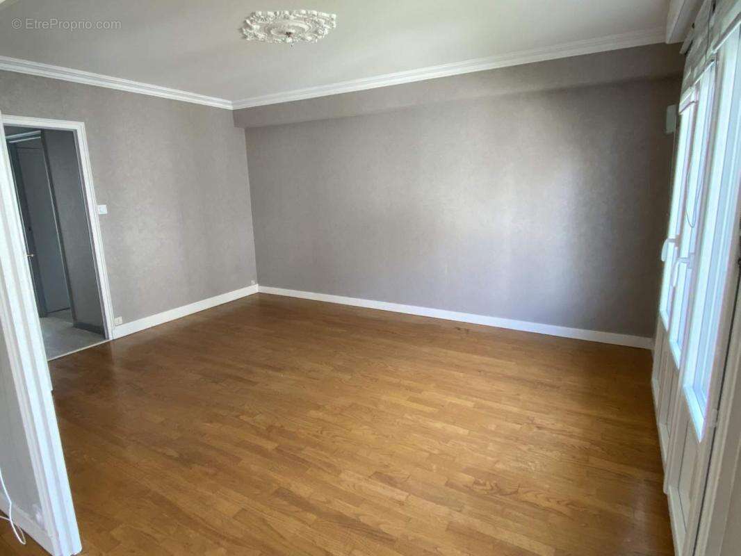 Appartement à FOUGERES
