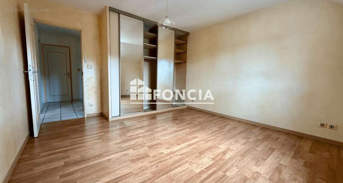 A proximité du parc à Saint-Apollinaire, très agréable et spacieuse maison jumelée sur 3 niveaux - photo 5