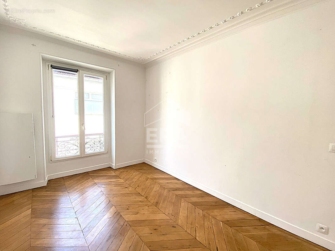 Appartement à LEVALLOIS-PERRET