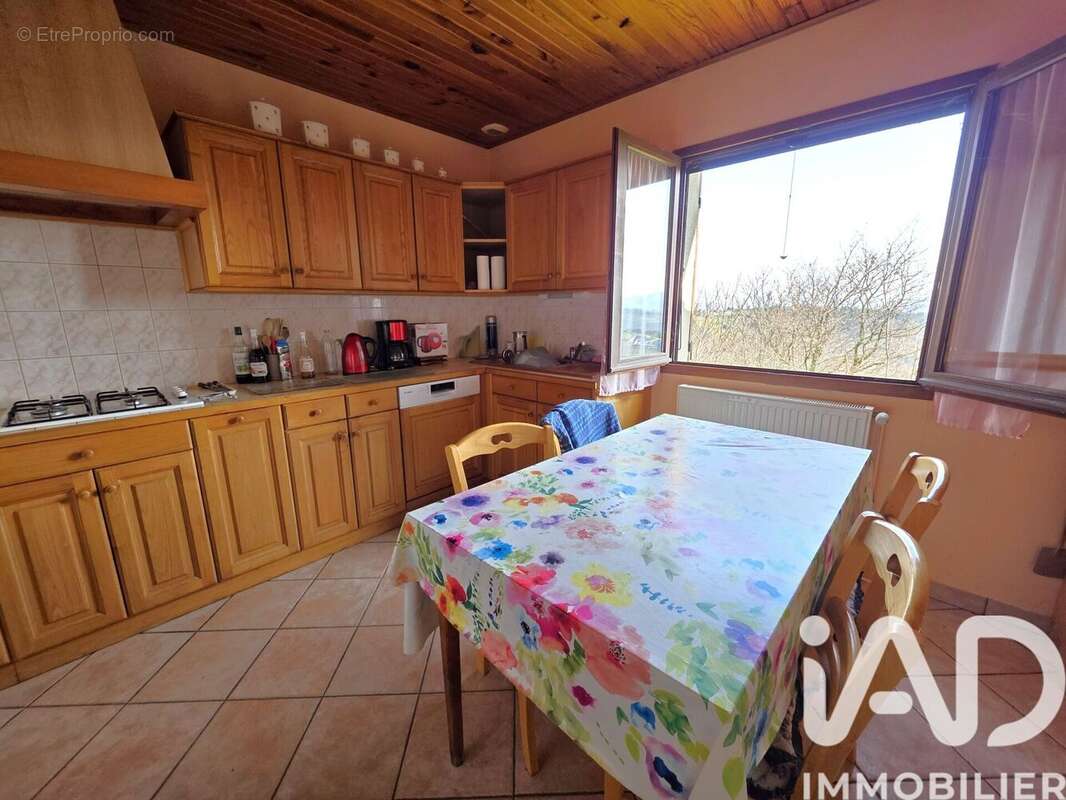 Maison 106 m² à Saint-Victor  - photo 5