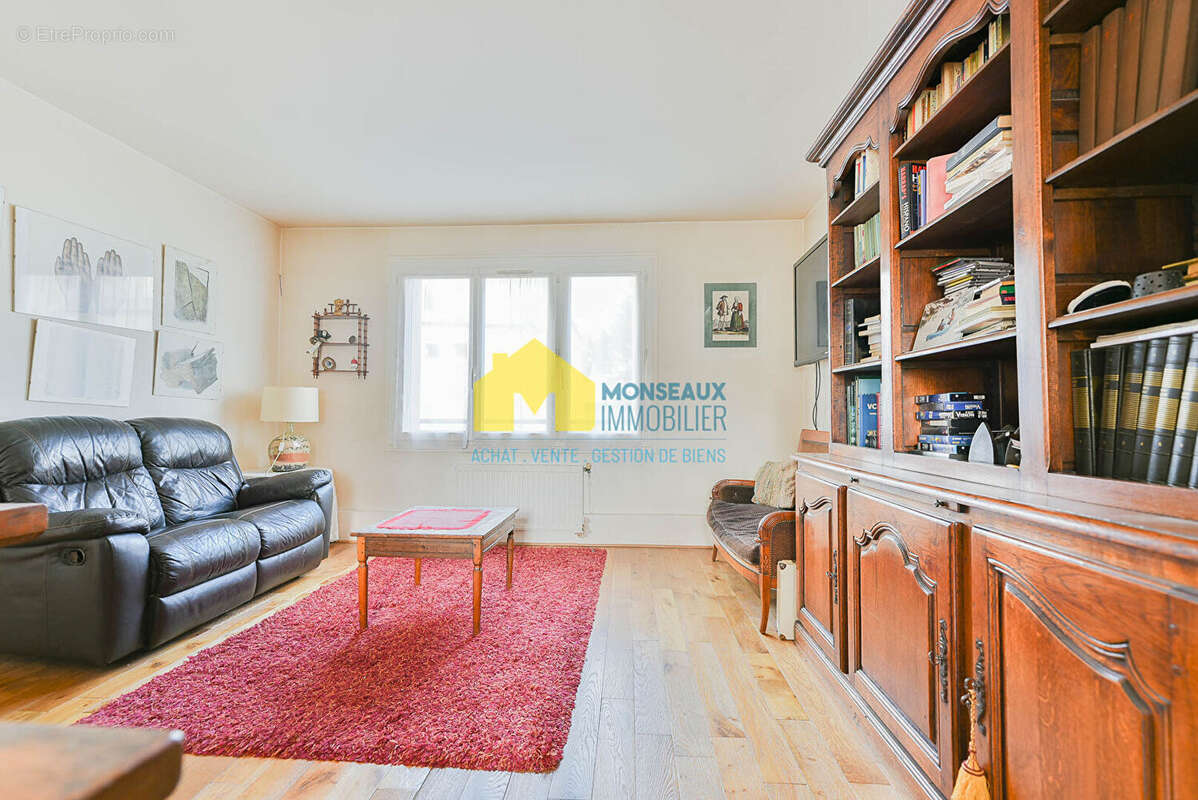 Appartement à SAINTE-GENEVIEVE-DES-BOIS