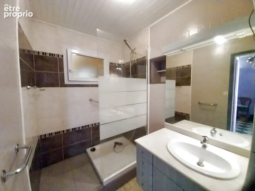 Bel Immeuble 2 Appartements et grand Garage. - photo 14