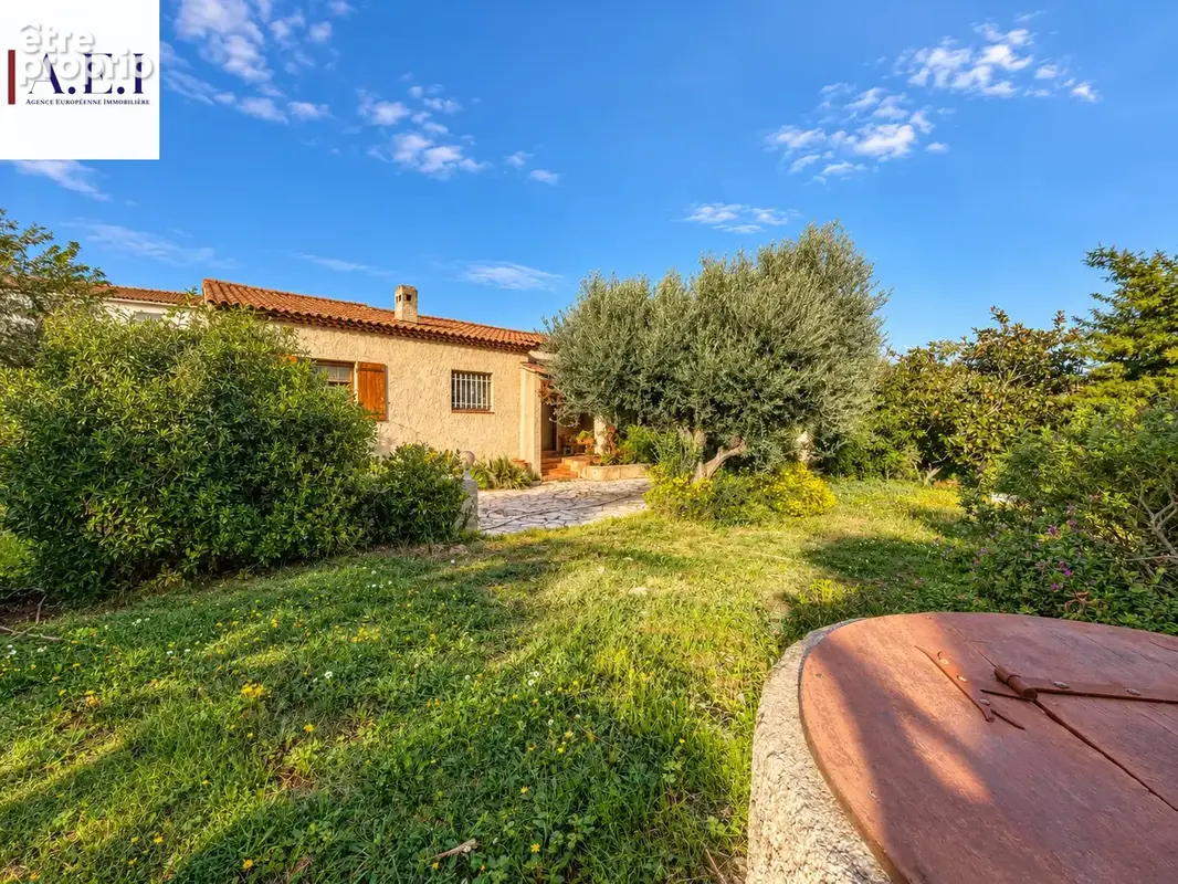Limite Six-Fours - Villa individuelle de plain-pied avec piscine, dépendance & garage - photo 15