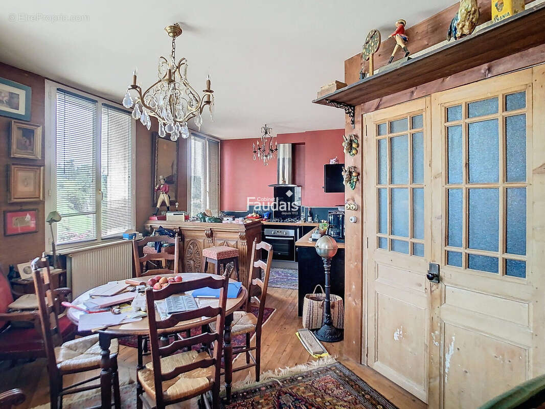 Maison 250 m² à Saint-Sauveur-Le-Vicomte  - photo 6