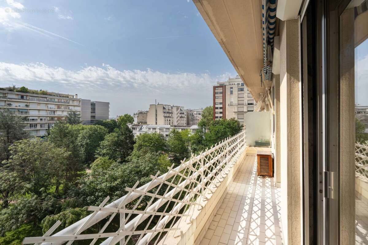 Appartement à PARIS-16E