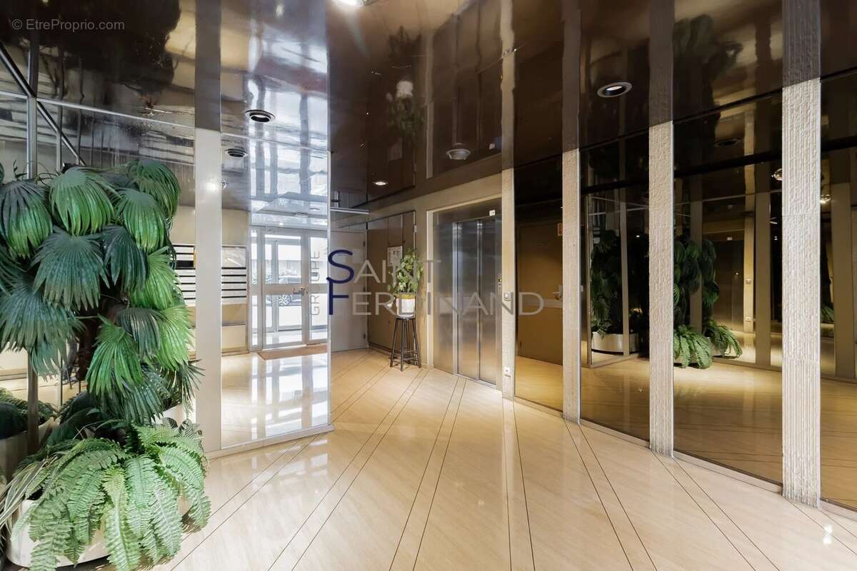 Appartement à PARIS-17E