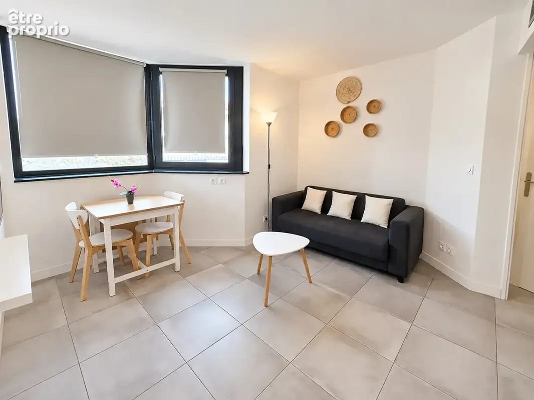 Cannes proche banane rare  ! t2 28 m2 refait à neuf étage élevé piscine gardien - photo 3