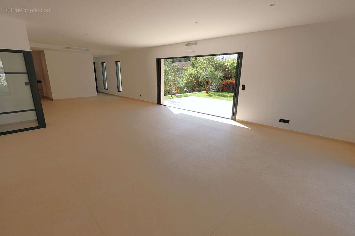 Villa neuve contemporaine de 170 m² avec piscine Mougins FNR - photo 17