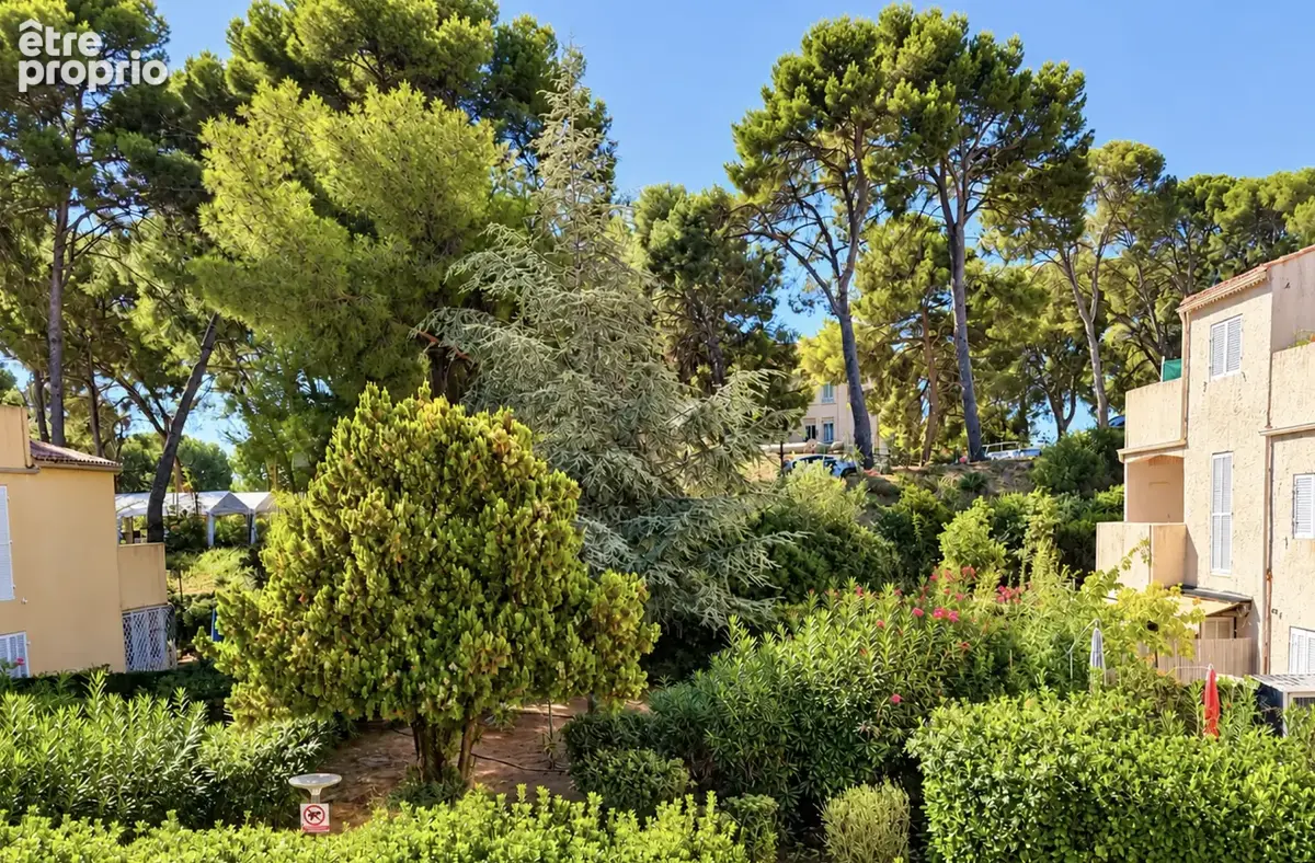 Photo Appartement à Saint-Cyr-Sur-Mer au prix de 299 000€
