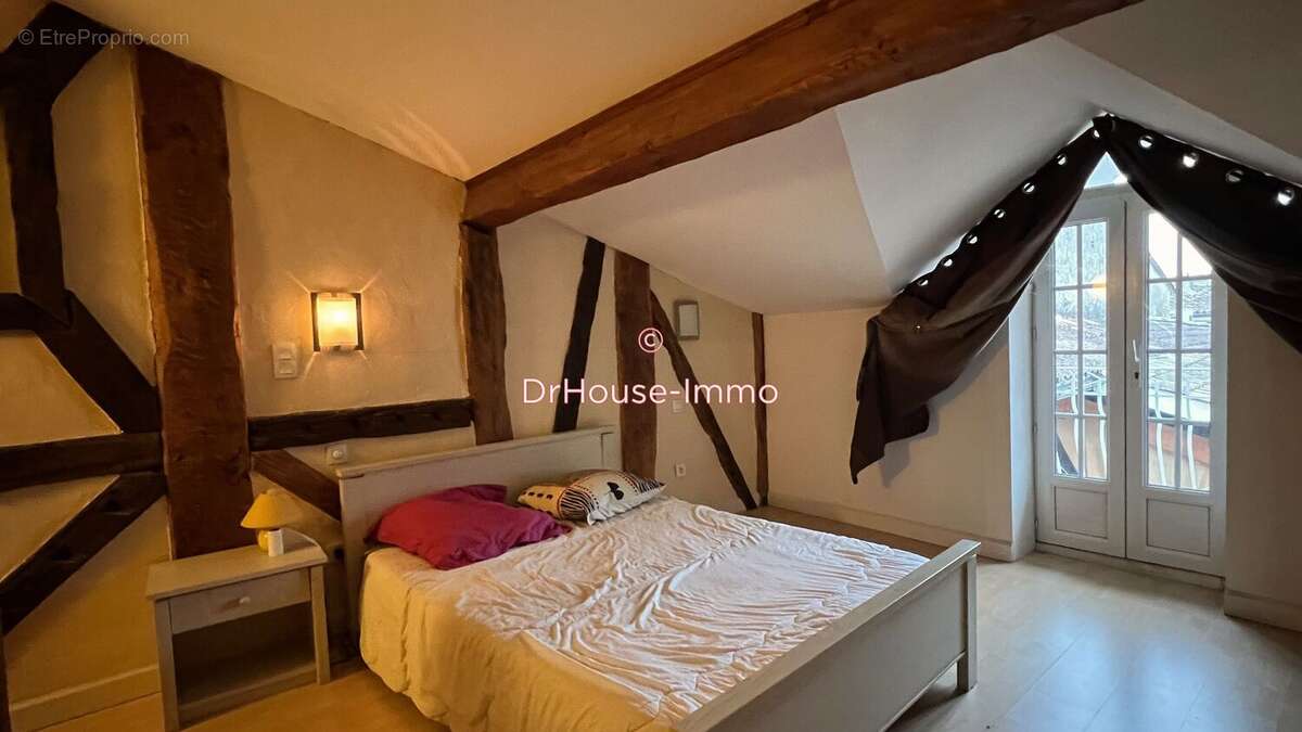 Maison 253 m² à L'isle-Jourdain  - photo 4