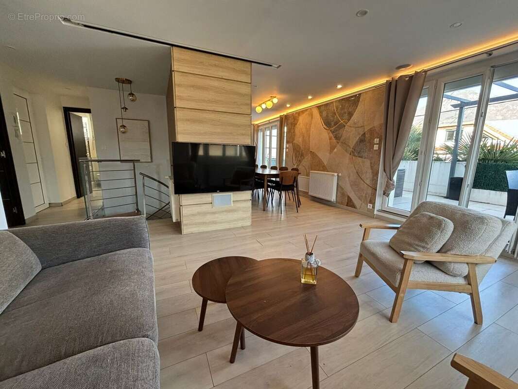 Appartement à FONTAINE