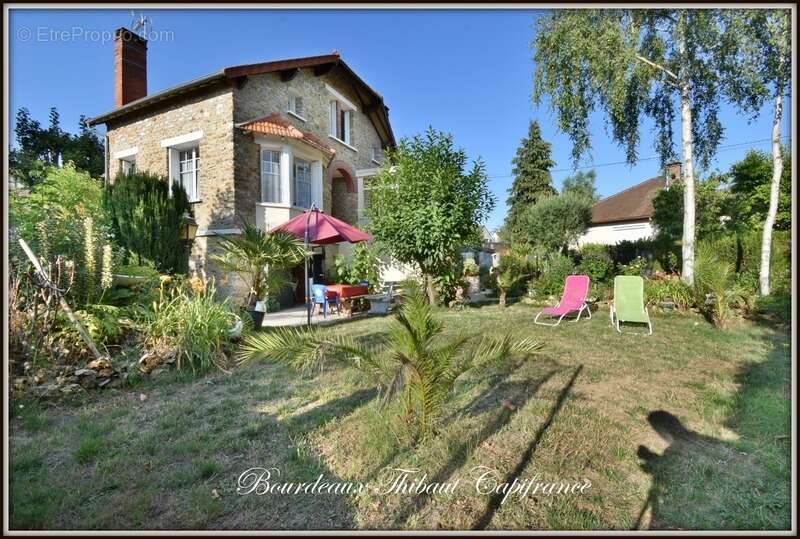 Maison à SAINTE-GENEVIEVE-DES-BOIS