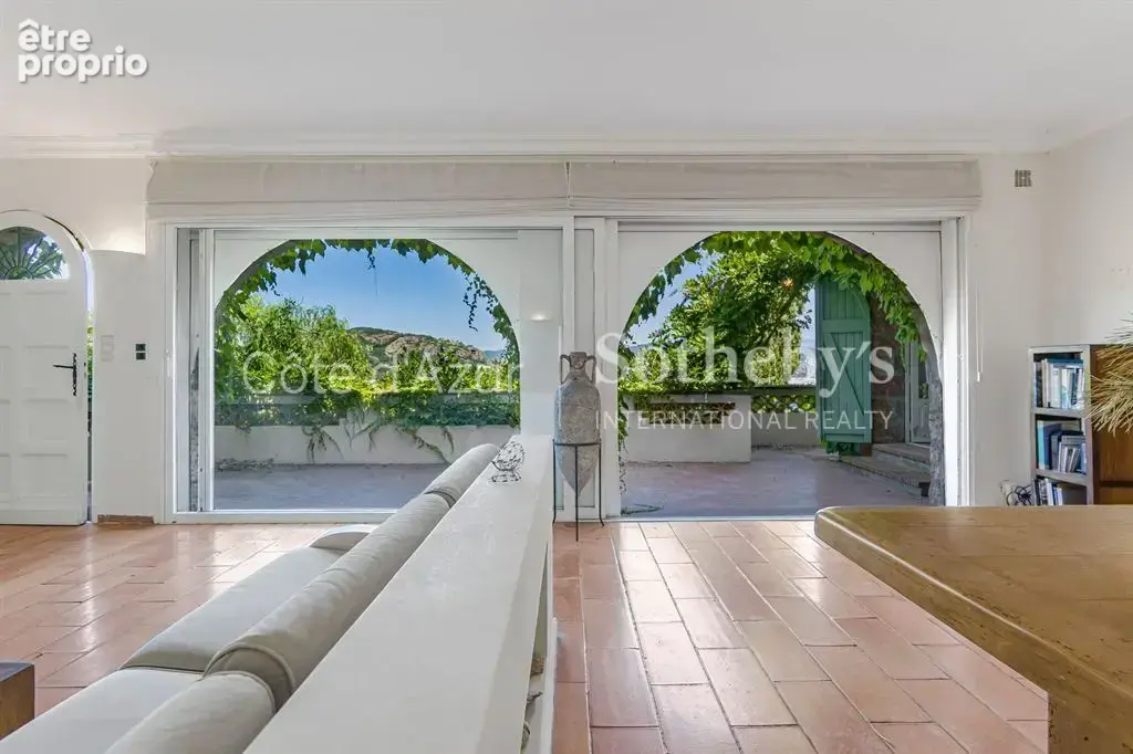 Théoule-sur-Mer – Villa provençale de 180 m² avec vue mer panoramique, piscine et hammam - photo 8