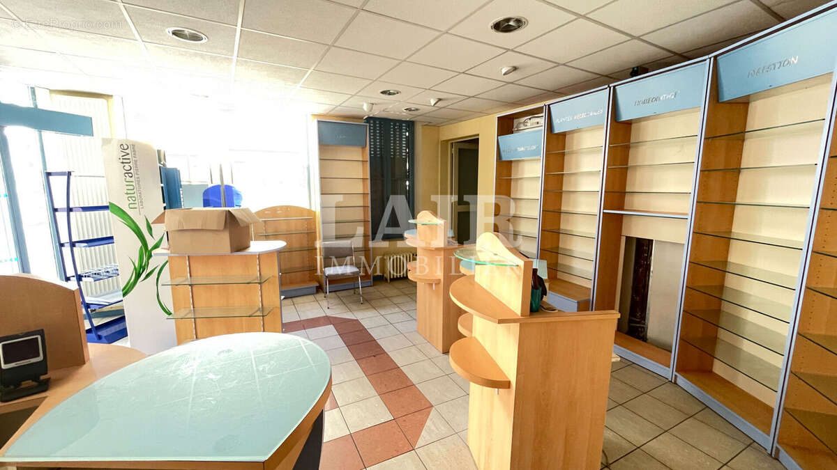 Immeuble avec local commercial et appartement au coeur de Fresnay sur Sarthe réf: 13849 - photo 5