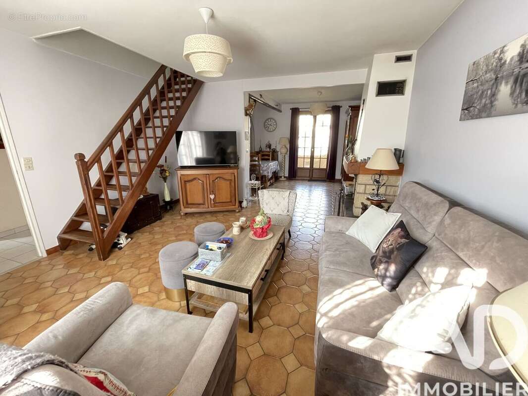 Maison 110 m² à Noisy-Rudignon  - photo 6