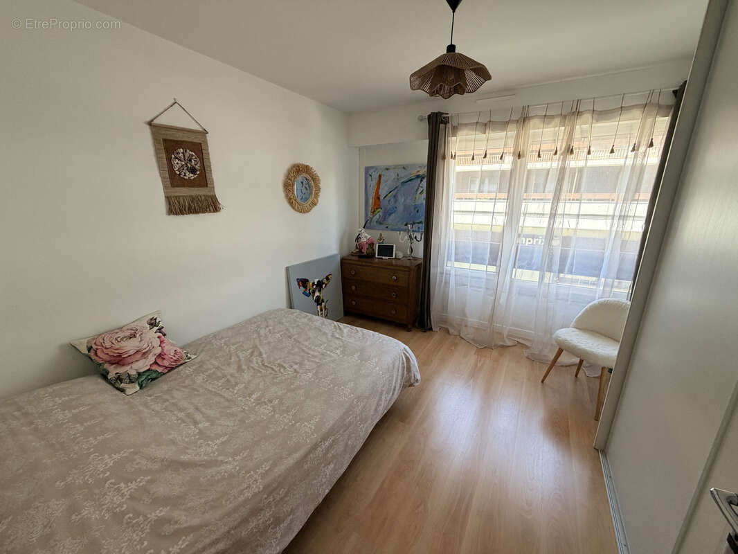 Appartement rénové 77,87 m2 avec balcons à Reims - photo 8
