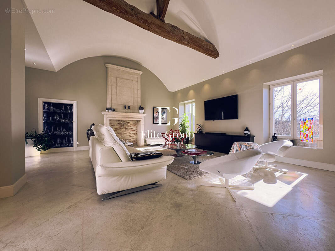A vendre magnifique maison en bas du plateau d'angouleme - 7 pièces - 213 m2 - photo 2