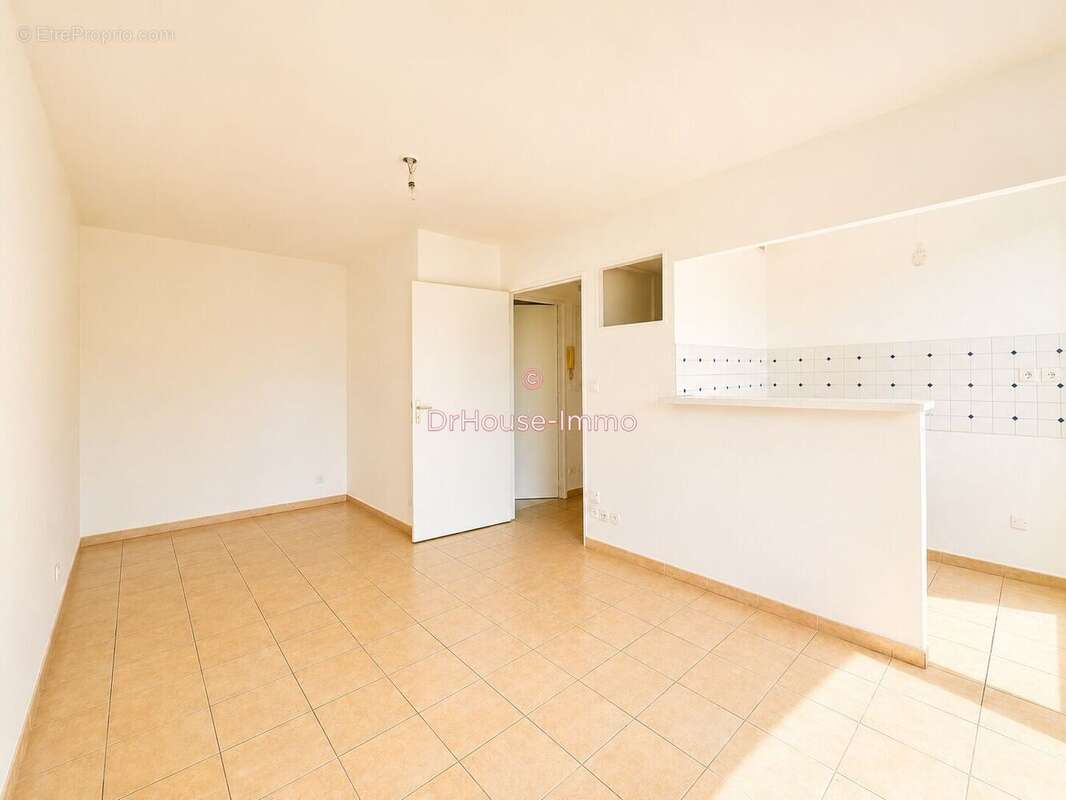 Appartement à SAINT-LAURENT-DU-VAR